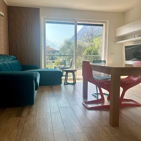 Emma's Riva-dream - Sonnige 2-zimmer-wohnung Mit Garage Und Balkon In